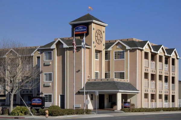Howard Johnson by Wyndham Salinas image 1