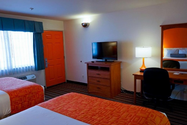 Howard Johnson by Wyndham Salinas image 9